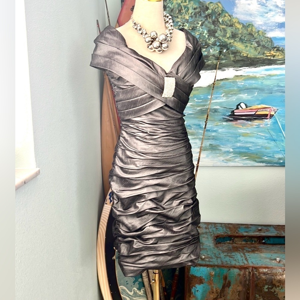 Jackie Jon,NY,Shimmering Silver, Instantly Slimming,Ruched Cocktail Dress,Size 4 - Picture 2 of 11